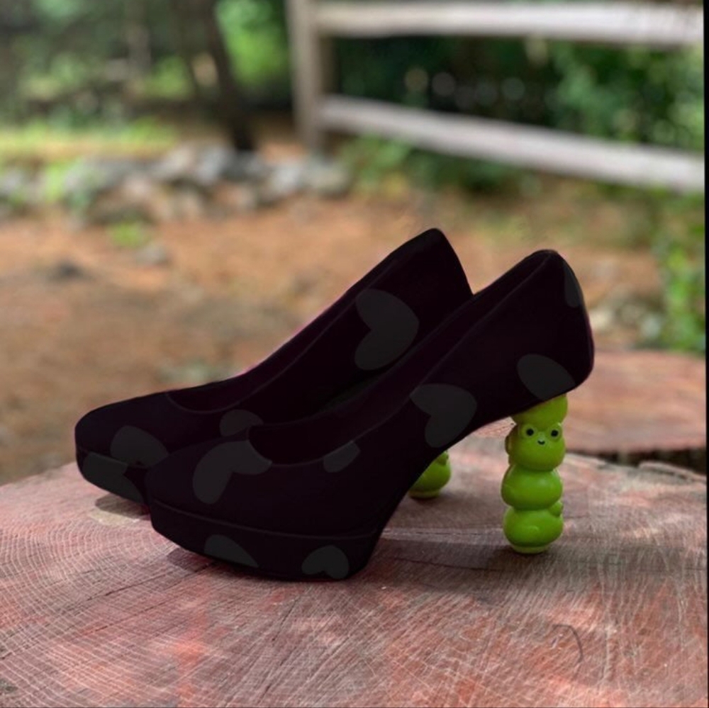 Pocketbean Black Heart High Heels with Green Frog Accents Size 8